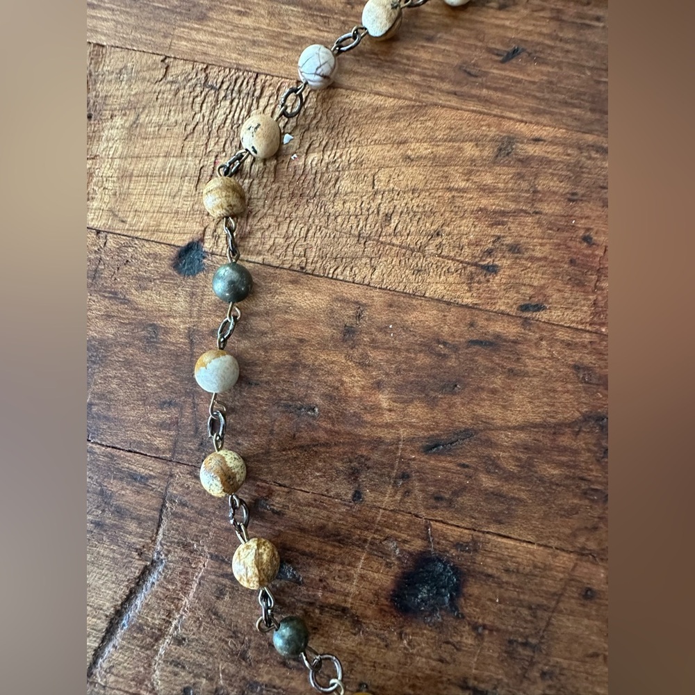Circle pendant beaded necklace - Picture 3 of 7